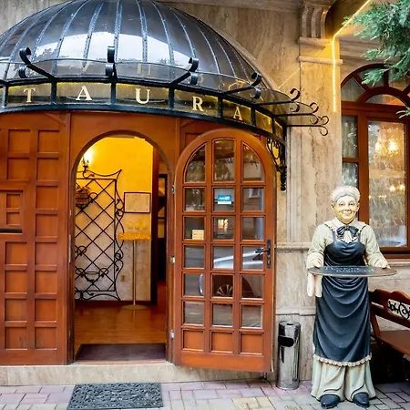 Globus Hotell 3*